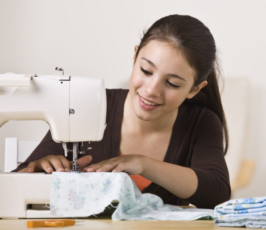 7 Best Sewing Machines for Teenagers