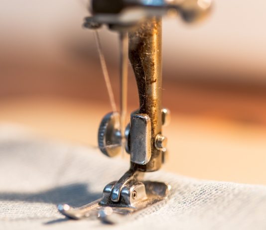 best mini sewing machines featured image