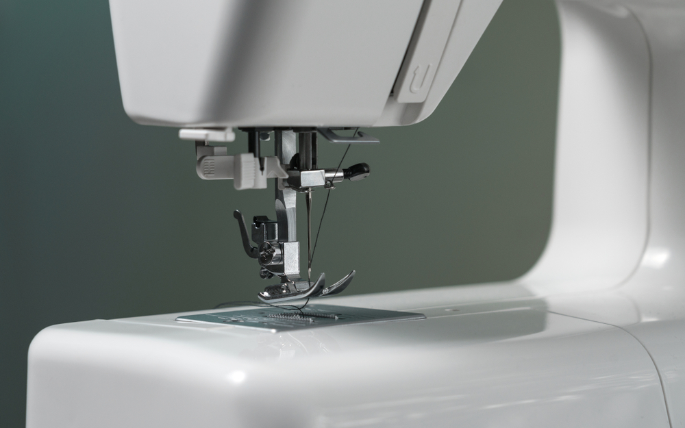 How to Use a Sewing Machine Needle Threader- Top 5 Tips